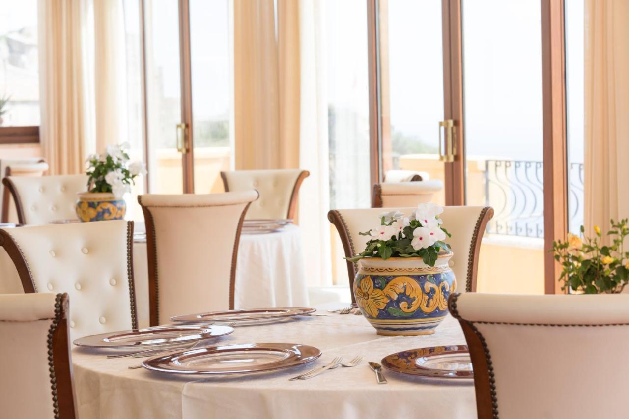 Hotel Sole Castello (Adults Only) تاورمينا المظهر الخارجي الصورة