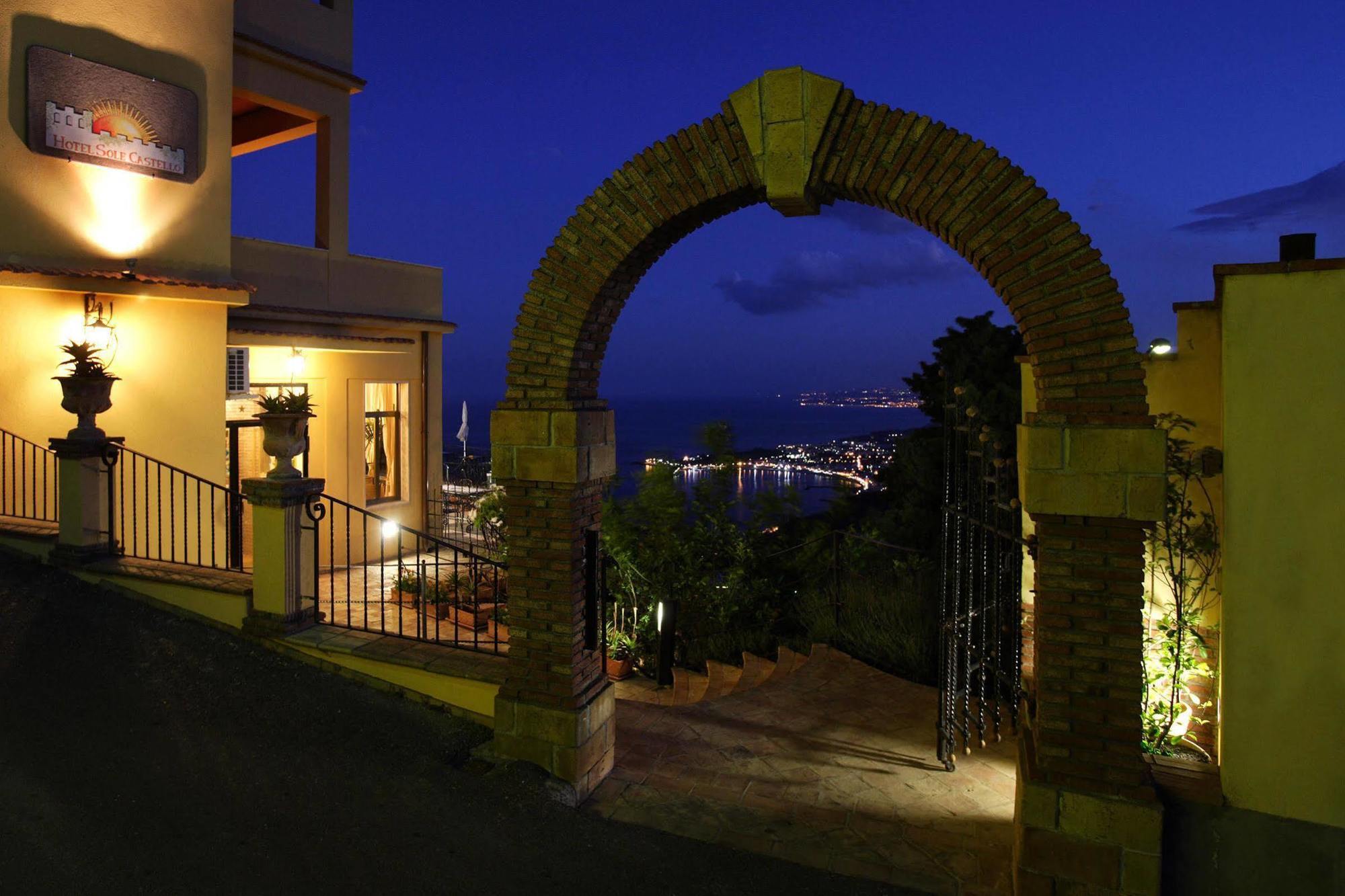 Hotel Sole Castello (Adults Only) تاورمينا المظهر الخارجي الصورة